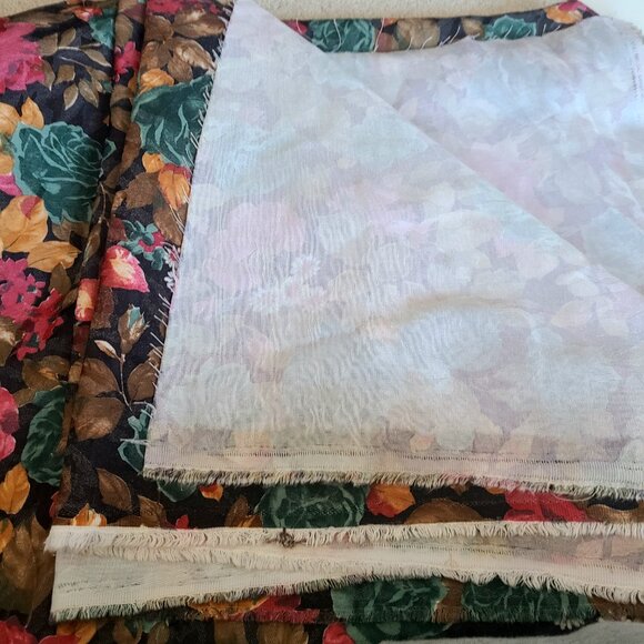 Floral sewing fabric. - Picture 8 of 8